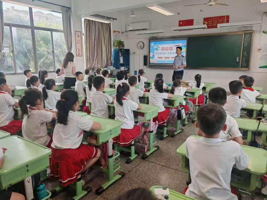 開展“打謠”整治專項(xiàng)宣傳活動(dòng)